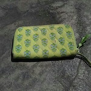 Green flower pattern wallet